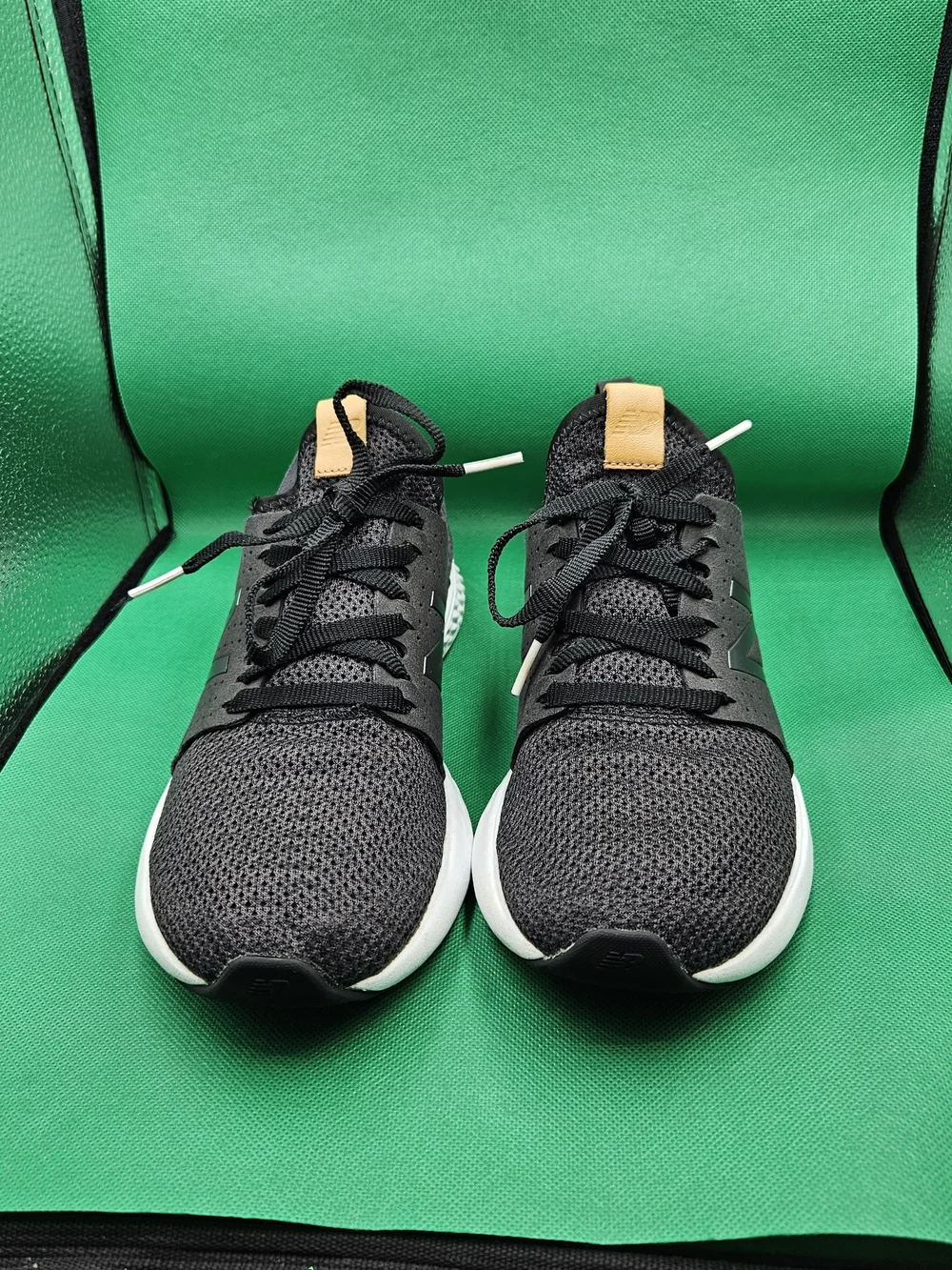 Nike Men's Black Knit Athletic Shoes with White Sole and Tan Pull Tab